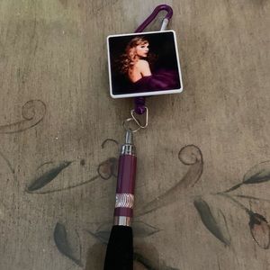 New Handmade Taylor Swift pen and key ring or backpack clip